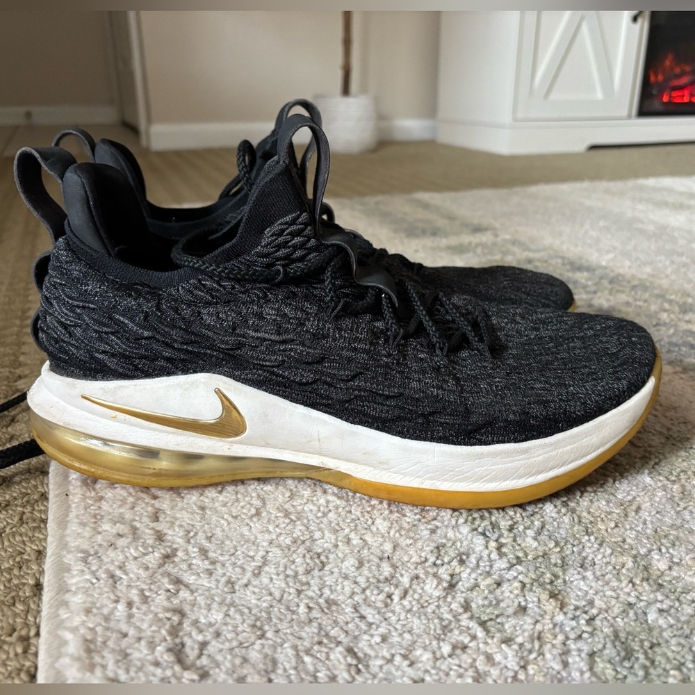 Nike LeBron 15